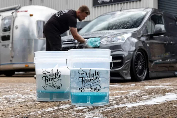 Detailing Bucket with Grit Grate